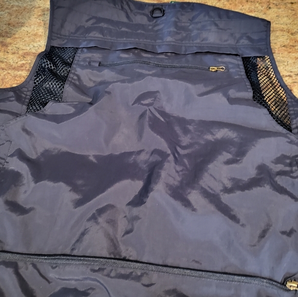 Vests - Picture 4 of 6